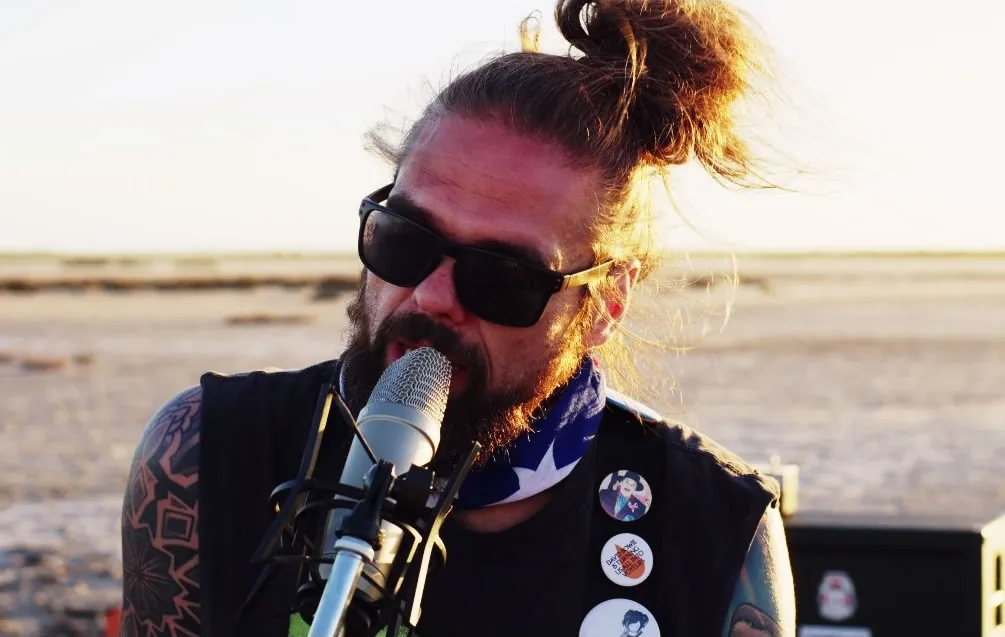 Guy Cunningham - Nevr Betr - Dust & Devils